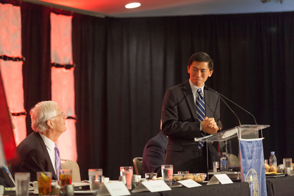 Justice Liu nods to Zane Gresham of Morrison & Foerster LLP. Liu talked about “When to Dissent” at the Alexander F. Morrison luncheon. <em> Photo by S. Todd Rogers </em>