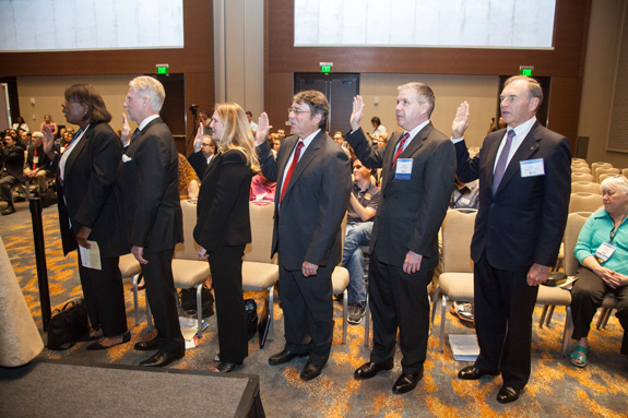 (left to right) State Bar Board of Trustees Vice President Danette E. Meyers and trustees Mark A. Broughton, Joanna Mendoza, Richard Ramirez, Sean SeLegue and Alan Steinbrecher take the oath. <em> Photo by  S. Todd Rogers </em>
